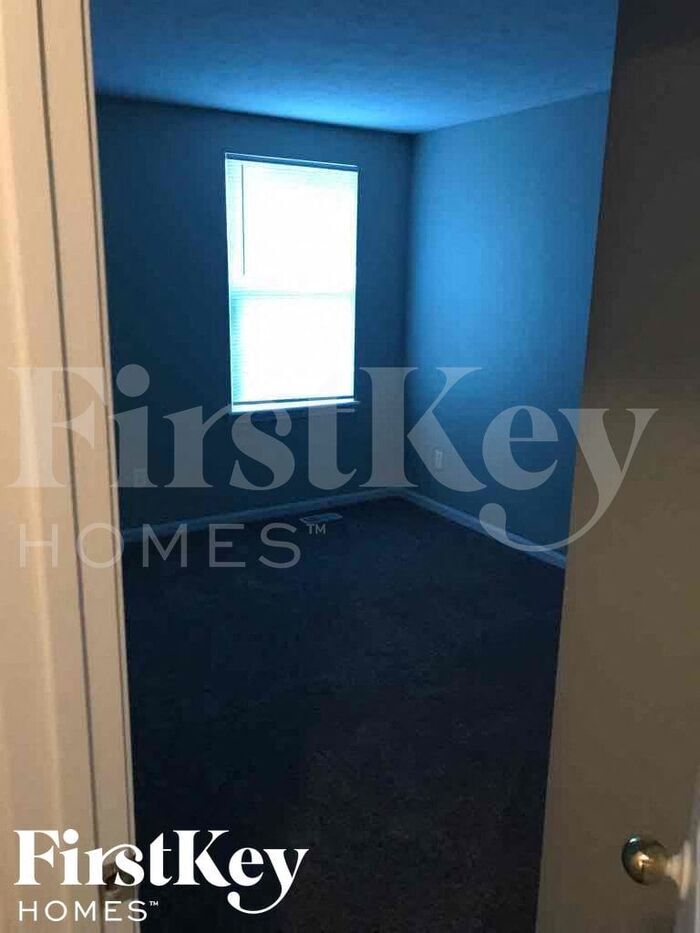 Building Photo - 10850 Snowdrop Way