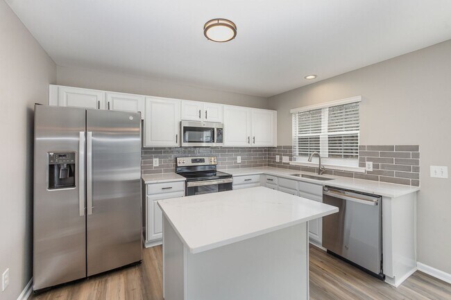 Building Photo - Elegant 4-bedroom Ballantyne home located ...