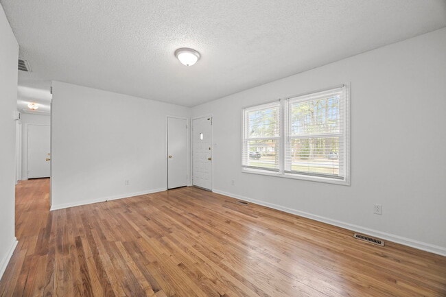 Building Photo - 110 Moore Rd