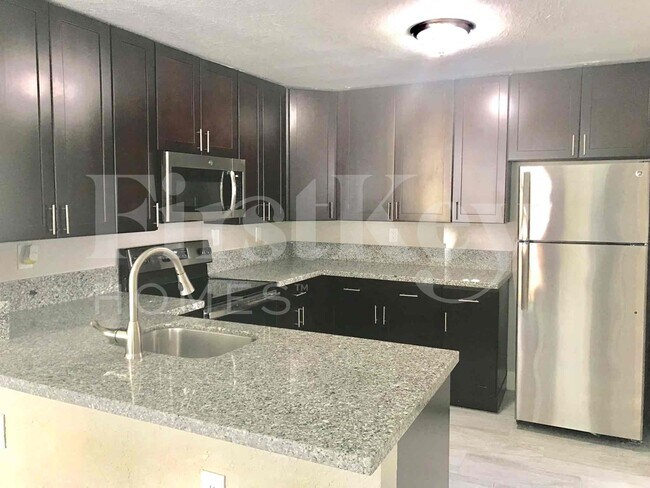 Building Photo - 1640 NE 32nd Pl