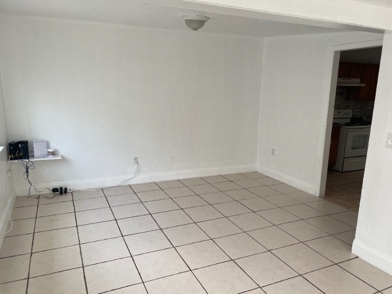 Building Photo - 5767 Lakeville Rd