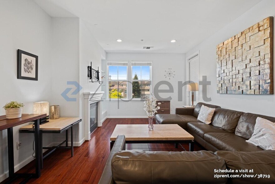 Building Photo - 3360 Maguire Way