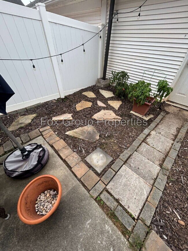 Building Photo - 246 Welton Way