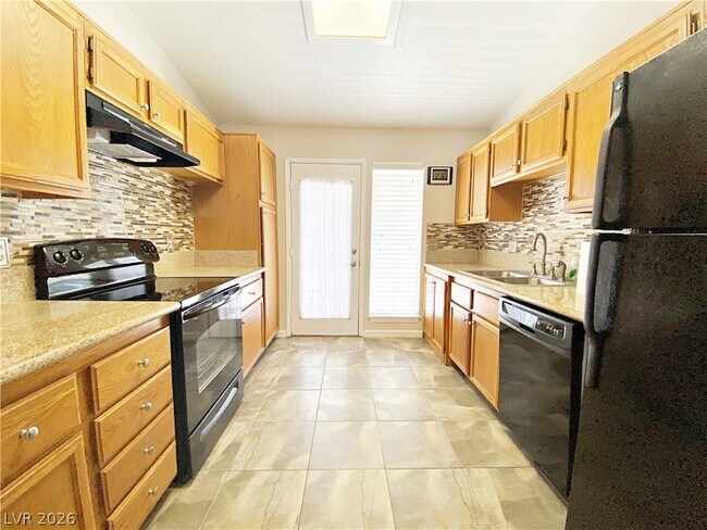 Building Photo - 704 Calahan Point Dr