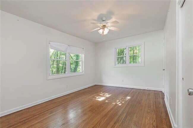 Building Photo - 804 Brookdale Dr SW