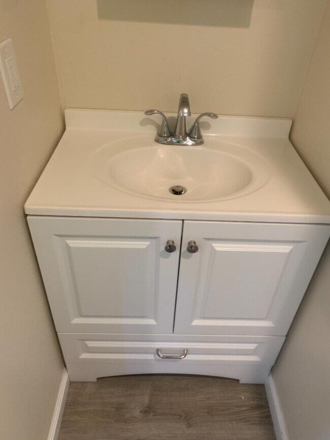 Building Photo - 91-1728 Ala Loa Street - B ( Upstairs )