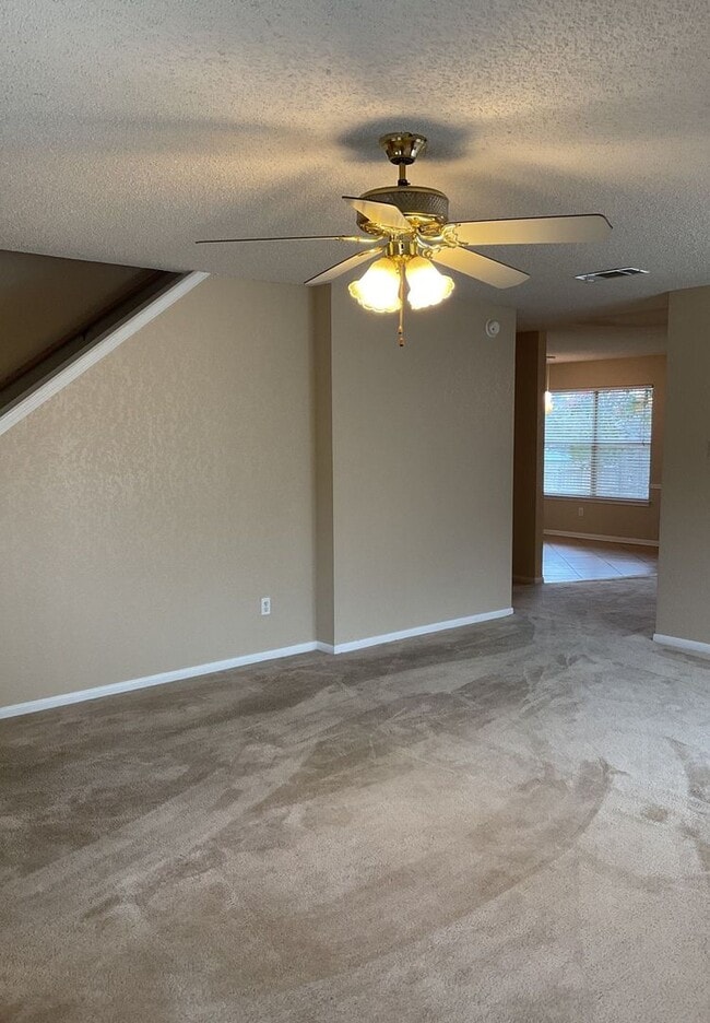 Building Photo - 1701 Tanglewood Dr