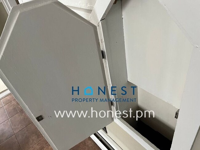 Building Photo - 8 Lasalle St