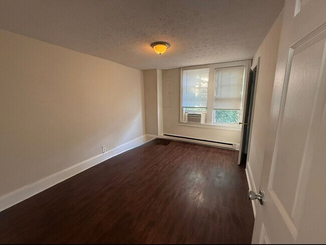 Building Photo - 536A Euclid Ave – Available Fall 2026