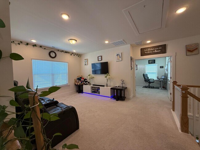 Building Photo - 113 Gabbro Pl
