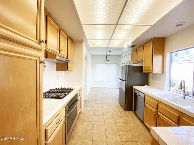 Building Photo - 1420 Sapphire Dragon St