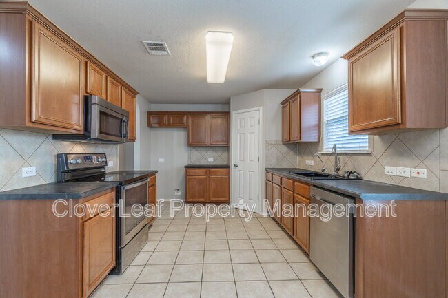 Building Photo - 2424 Dimmitt Dr