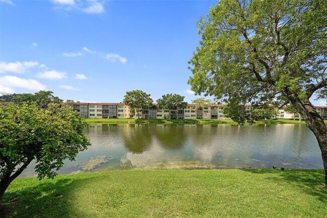 Building Photo - 361 S Hollybrook Dr