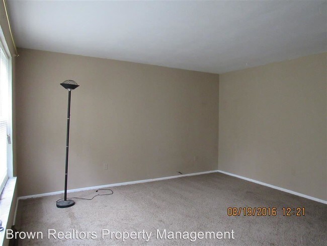 Building Photo - 9139 Wedgewood Dr