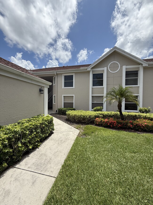 Building Photo - 9836 Luna Cir