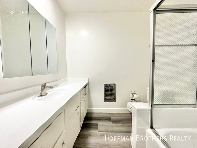 Building Photo - 1432 N Fairfax Ave