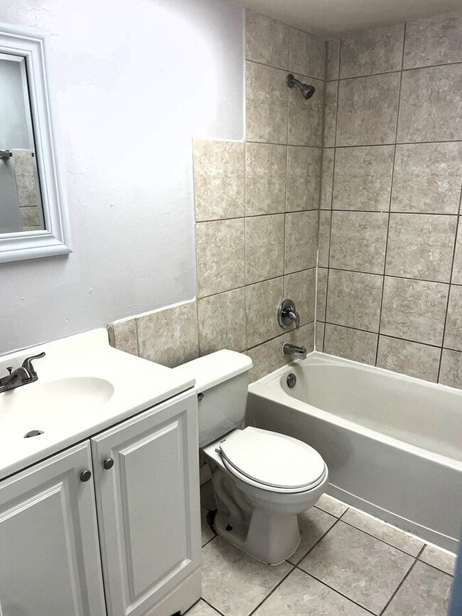 Building Photo - SE Cape Coral Duplex