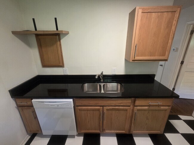 Building Photo - 419 Kinsey Blvd