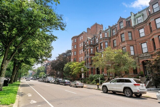 Building Photo - 298 Commonwealth Ave