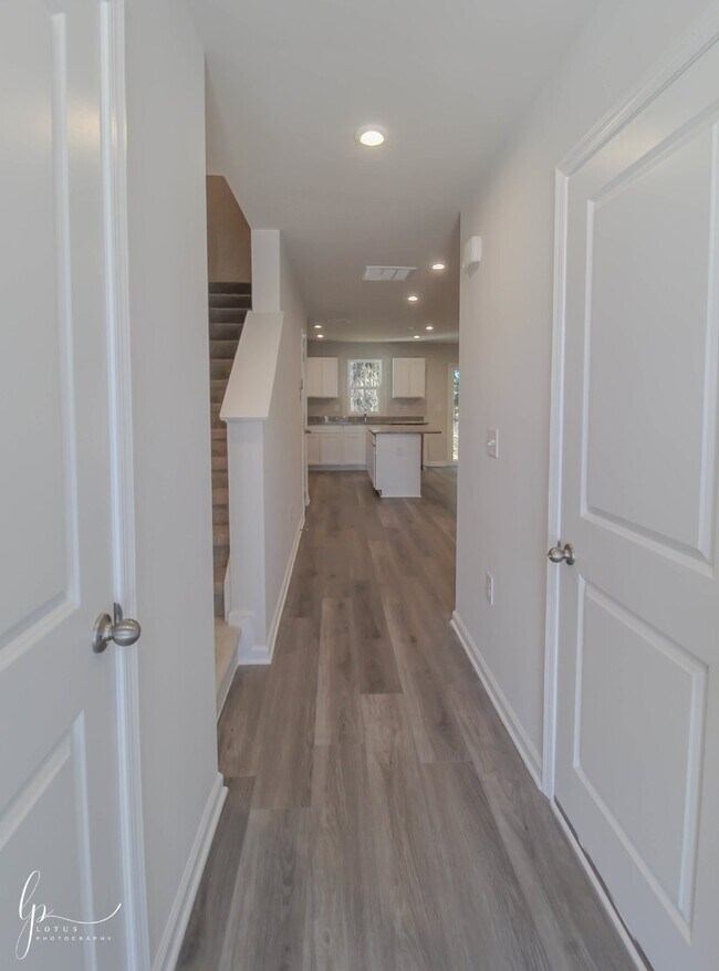 Building Photo - Modern 3-Bedroom Townhome