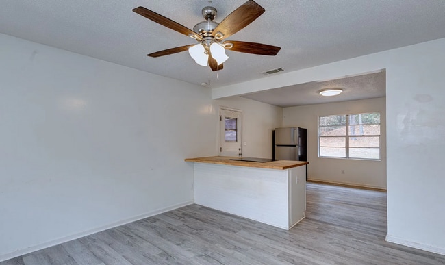 Building Photo - 1029 Amber Dr