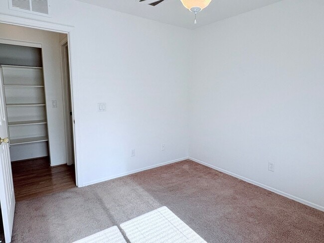 Building Photo - 3-bedroom, 2-bathroom home with walled bac...