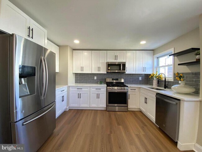 Building Photo - 12639 Biscayne Dr