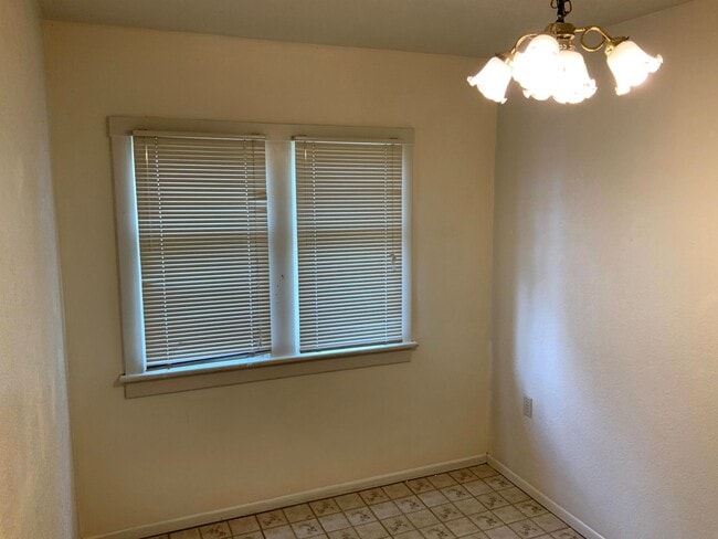 Building Photo - 3 Bedroom in Whiteaker Neighborhood