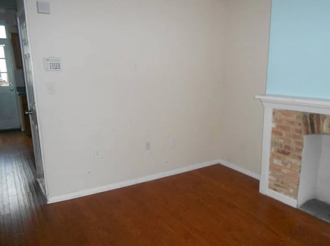 Building Photo - 2301 Hunter St