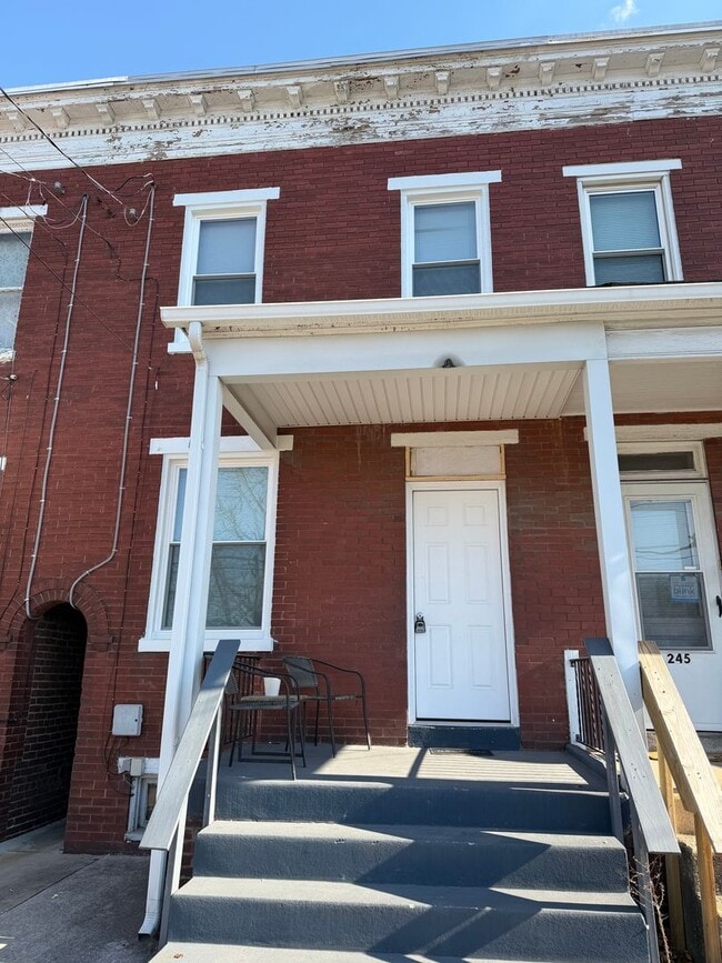 Building Photo - Three bedroom one bath home close route 30