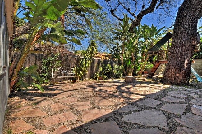 Building Photo - 10633 Chiquita St