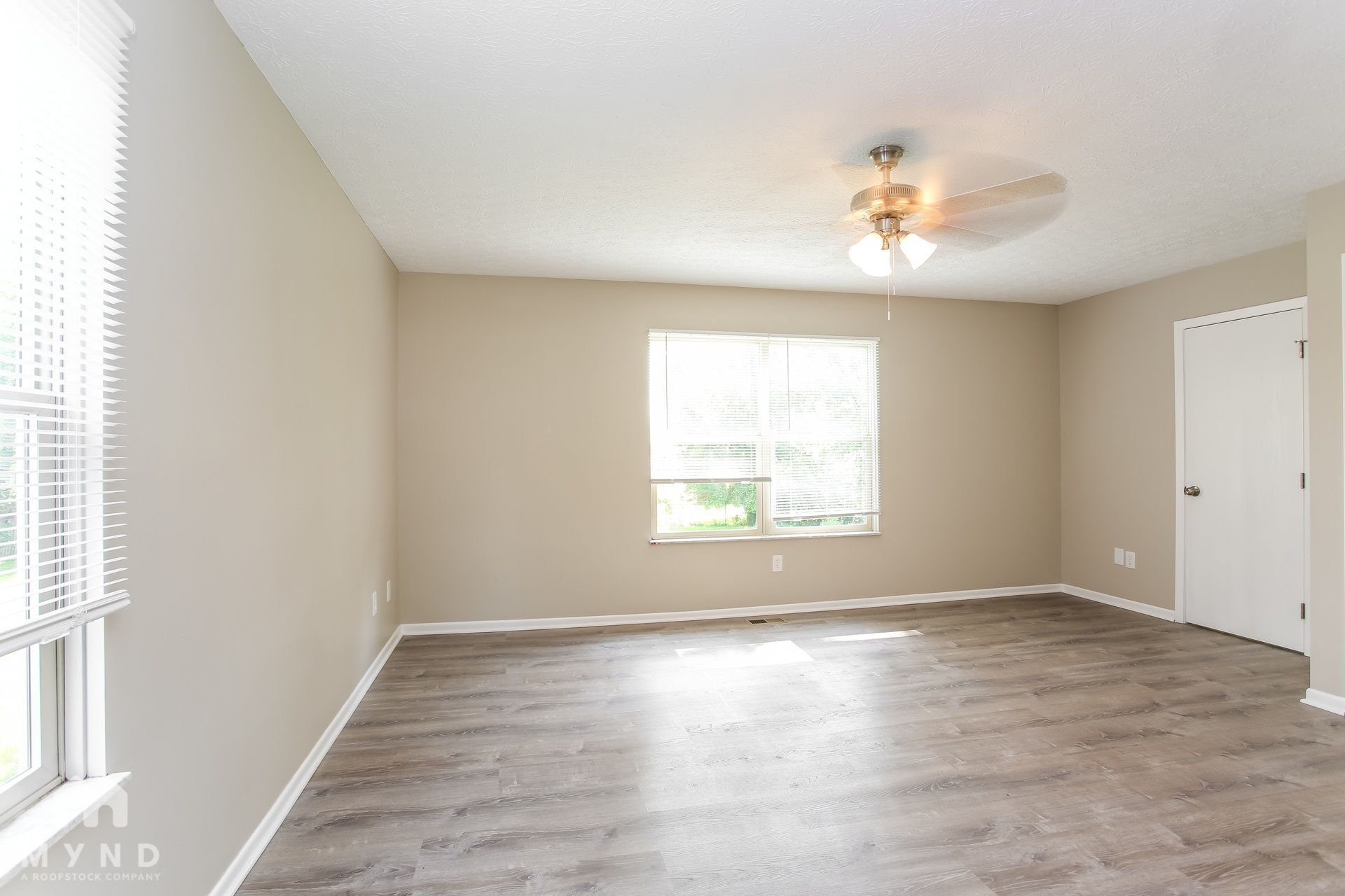 Building Photo - 1500 Manor Dr