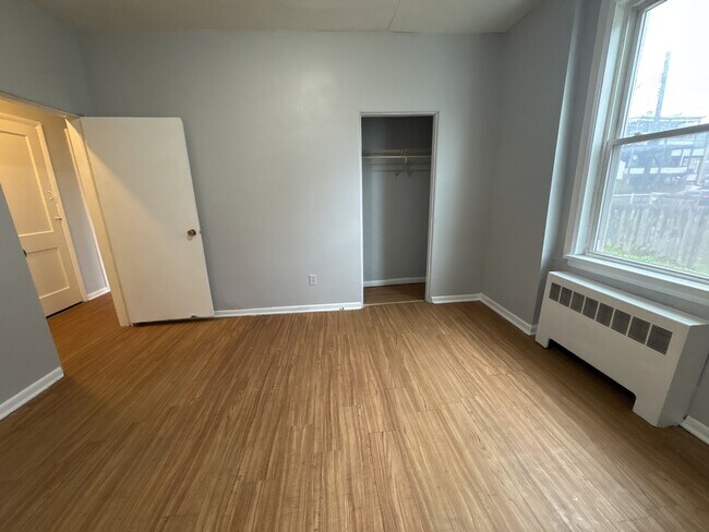 Building Photo - 712 Russellwood Ave
