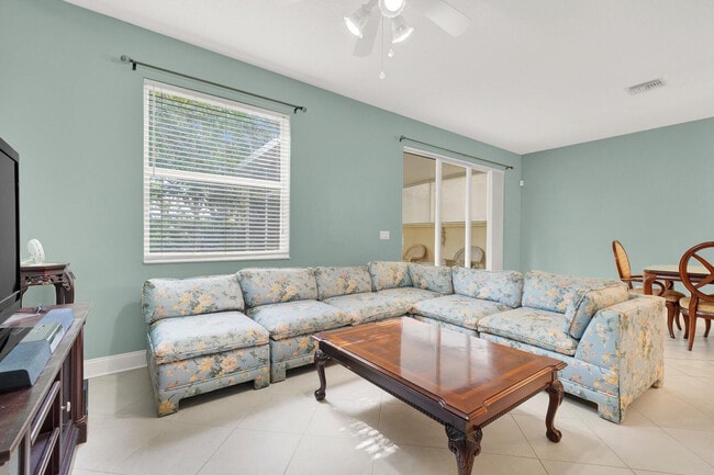 Building Photo - 10120 Boca Palm Dr