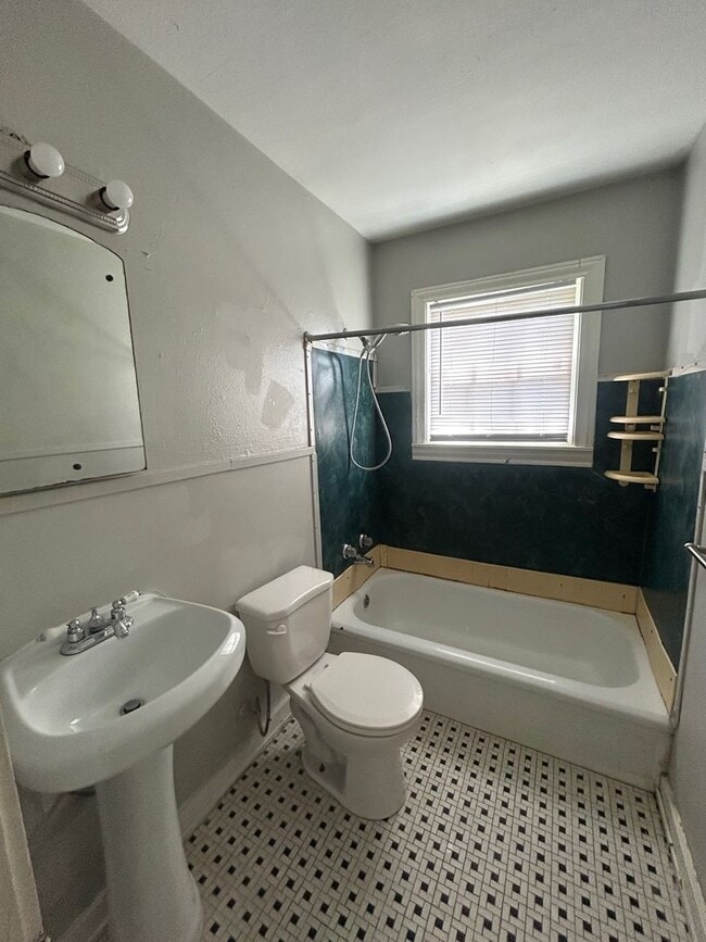 Building Photo - 3928 Homan Ave