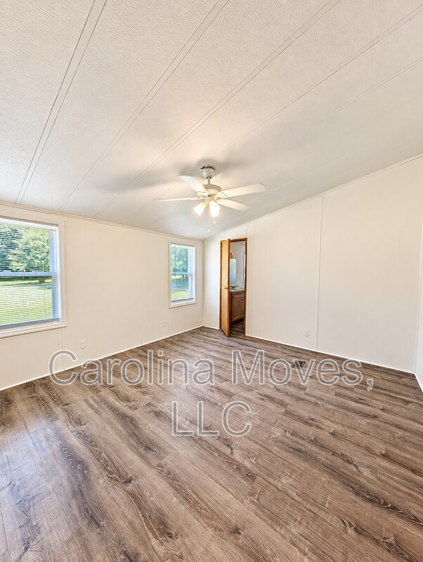Building Photo - 220 Farrs Rd
