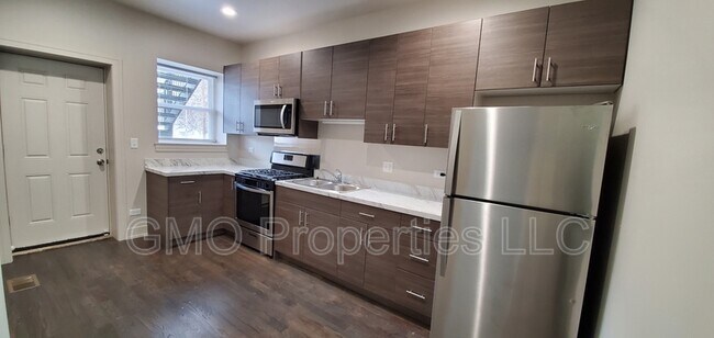 Building Photo - 822 S Karlov Ave