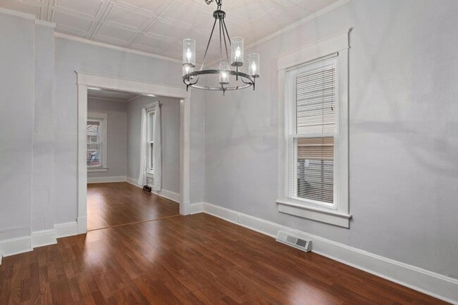 Building Photo - Charming 3-Bedroom Waldo Home with Porch Swing & Hardwood Floors