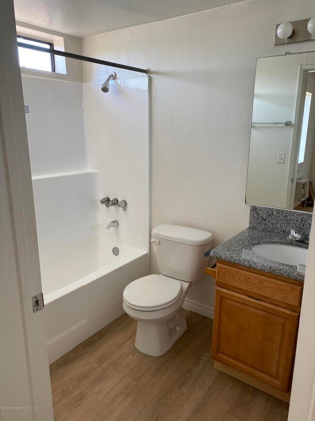 Building Photo - 4225 Del Mar Ave