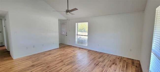 Building Photo - 306 W Hale Ave