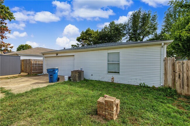 Building Photo - 1602 Parkview Pl