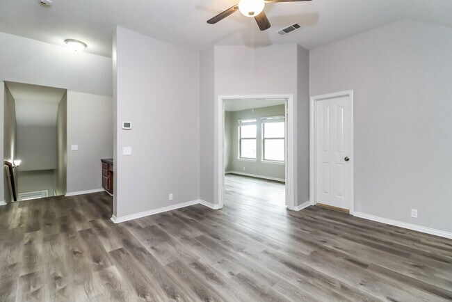 Building Photo - 540 Kerry St