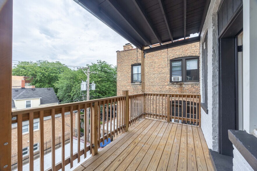 Building Photo - 5452 N Paulina St