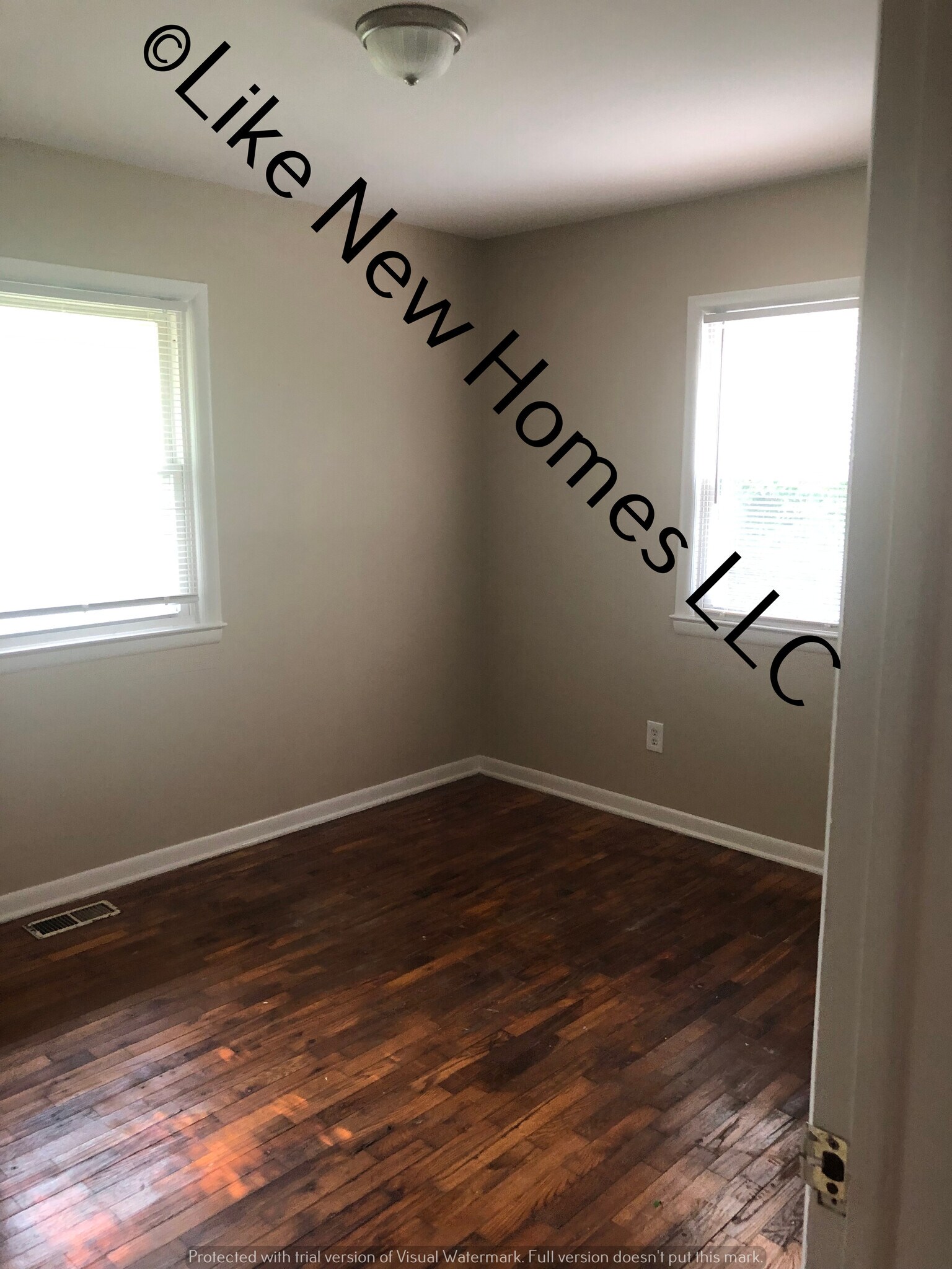 Building Photo - 3702 Ivanhoe Ave