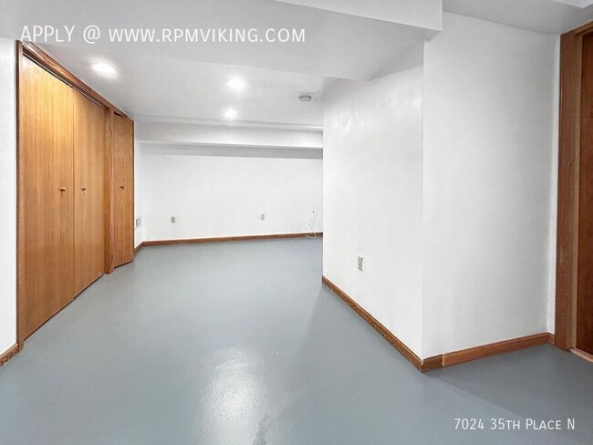 Building Photo - 3br 2ba 2cg ~ Security Deposit Free Altern...