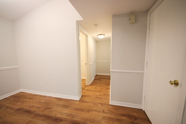 Building Photo - All Electric Second Floor Garden Condo for Rent in Wildwood