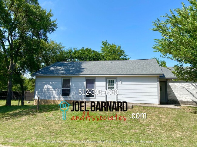 Building Photo - Available August 9: 3 Bedroom, 2 Bath Stan...