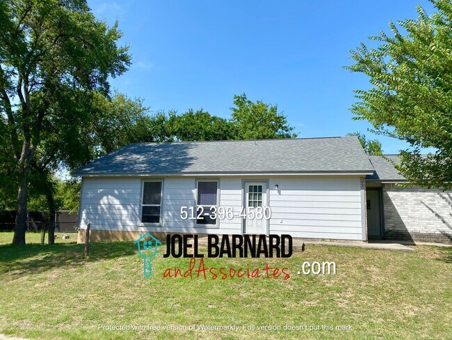 Building Photo - Available January 10: 3 Bedroom, 2 Bath Stand Alone Home