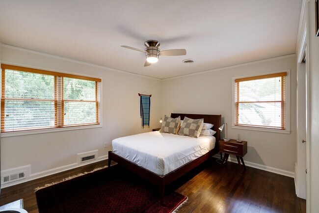 Building Photo - Furnished, Detached Home in Bethesda Alta ...