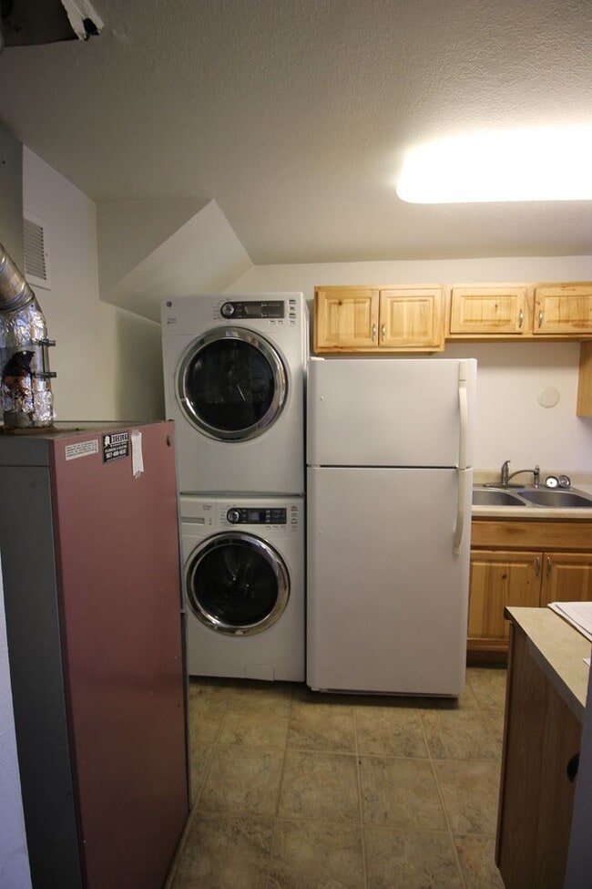 Building Photo - Lathrop St. 1436/1438 - VS